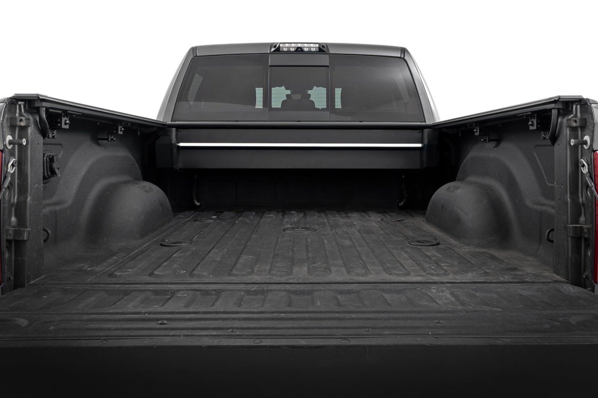 Ram 1500 Powered Retractable Bed Cover - Rough Country - Powered Retractable, 6'4